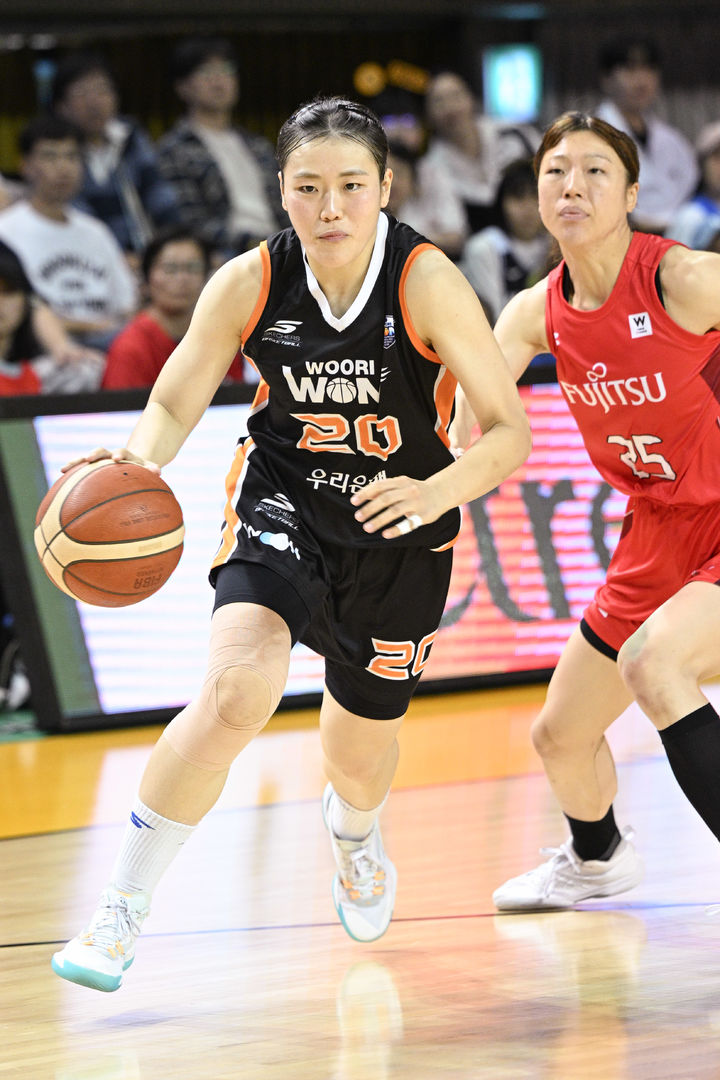 [서울=뉴시스] 여자프로농구 아산 우리은행의 이명관. (사진=WKBL 제공)