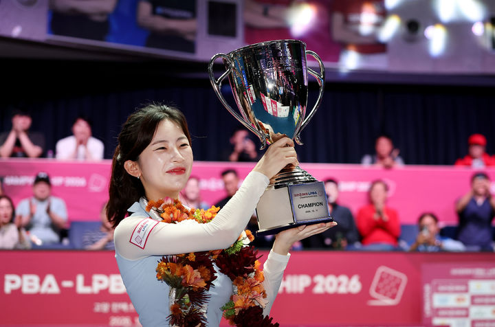 [서울=뉴시스] 여자프로당구(LPBA) 정수빈(NH농협카드), 2026~2027시즌 4차 투어 '크라운해태 PBA-LPBA 챔피언십' LPBA 우승. (사진=PBA 제공) *재판매 및 DB 금지