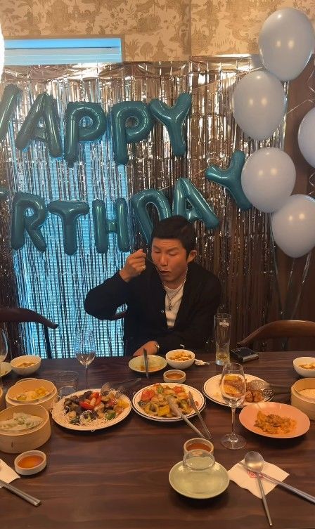 [서울=뉴시스] 조세호가 생일밥상을 먹는 모습이다. (사진= 온라인 소셜미디어 SNS 캡처) 2026.10.12. photo@newsis.com *재판매 및 DB 금지