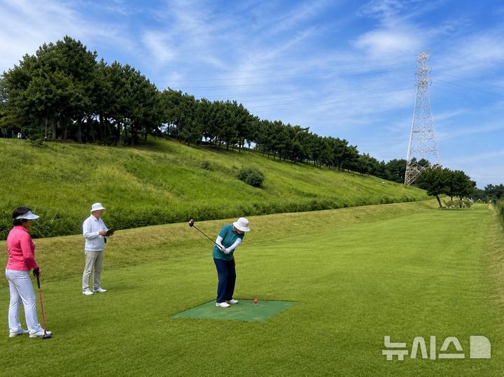 [영광=뉴시스] 전남광주 영광군은 17일부터 18일까지 2일간 한빛파크골프장에서 '2026 에너지 기본소득도시 영광 파크골프대회'를 개최한다. (사진=영광군 제공) photo@newsis.com *재판매 및 DB 금지
