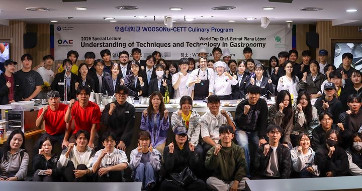 [대전=뉴시스] 특강 기념촬영. (사진=우송대 제공) 2026.10.12. photo@newsis.com *재판매 및 DB 금지