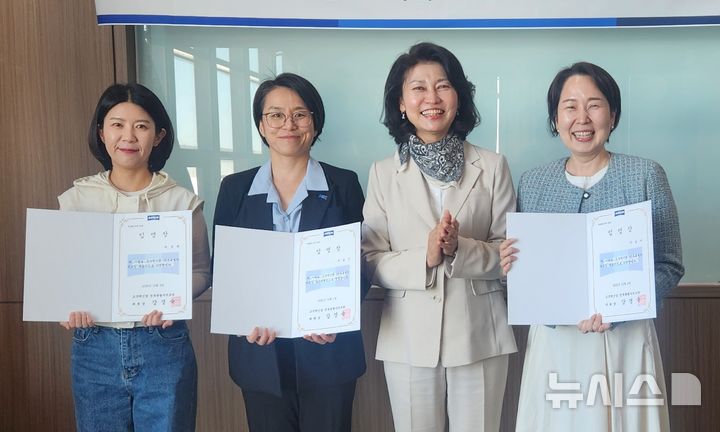 [전주=뉴시스] 왼쪽부터 박중희. 이효진 대변인, 강경숙 위원장, 이슬비 대변인. *재판매 및 DB 금지