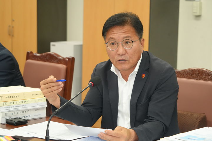 [제주=뉴시스] 질의하는 하성용 제주도의원. (사진=제주도의회 제공) *재판매 및 DB 금지
