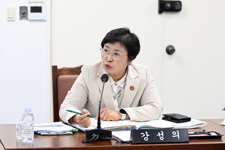 [제주=뉴시스] 강성의 제주도의원이 12일 오전 제455회 제주도의회(임시회) 행정자치위원회 행정사무감사에서 질의하고 있다. (사진=제주도의회 제공) 2026.10.12. photo@newsis.com *재판매 및 DB 금지