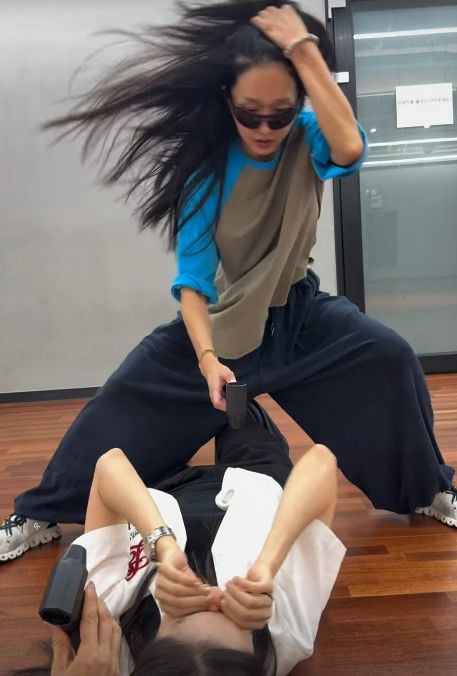[서울=뉴시스] 이진. (사진= 이효리 SNS 캡처) 2026.10.12. photo@newsis.com *재판매 및 DB 금지