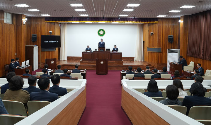 태백시의회(의장 고재창)는 12일 제1차 본회의를 열고 오는 19일까지 8일간 제297회 제1차 정례회를 개회하고 있다.(사진=태백시의회 제공) *재판매 및 DB 금지
