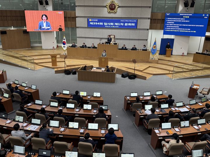 [수원=뉴시스] 이병희 기자 = 추미애 경기도지사가 12일 도의회 제394회 임시회 제1차 본회의에서 발언하고 있다. 2026.10.12. iambh@newsis.com *재판매 및 DB 금지