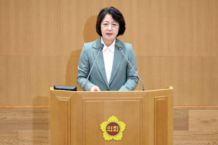 [수원=뉴시스] 추미애 경기도지사가 12일 제394회 임시회 제1차 본회의에서 발언하고 있다. (사진=경기도 제공) 2026.10. 12. photo@newsis.com *재판매 및 DB 금지