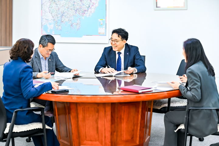 [함안=뉴시스]함안군, 2027년 도비 확보 위해 경남도에 현안사업 지원 건의.(사진=함안군 제공) 2026.10.12.photo@newsis.com *재판매 및 DB 금지