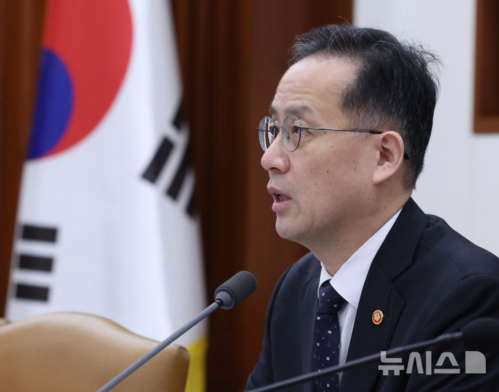 [서울=뉴시스] 조수정 기자 = 이형일 경제부총리 겸 재정경제부 장관이 12일 오전 서울 종로구 정부서울청사에서 대외경제장관회의를 주재하고 있다. 2026.10.12. chocrystal@newsis.com