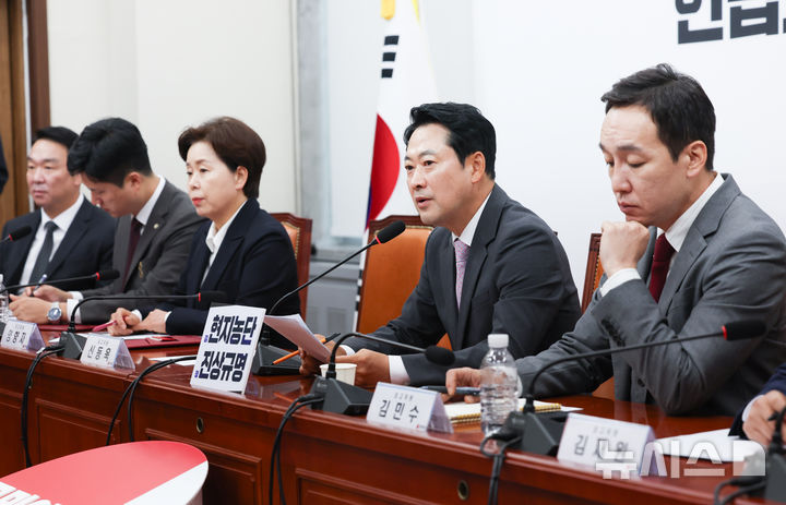 [서울=뉴시스] 김근수 기자 = 장동혁 국민의힘 대표가 12일 오전 서울 여의도 국회에서 열린 최고위원회의에서 발언하고 있다. 2026.10.12. ks@newsis.com