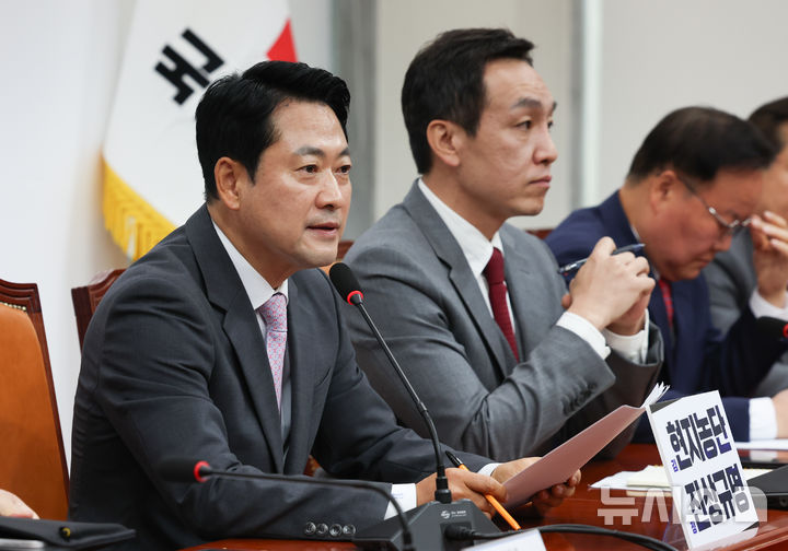 [서울=뉴시스] 김근수 기자 = 장동혁 국민의힘 대표가 12일 오전 서울 여의도 국회에서 열린 최고위원회의에서 발언하고 있다. 2026.10.12. ks@newsis.com