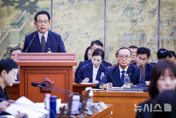 [서울=뉴시스] 정병혁 기자 = 한상준 영화진흥위원장이 12일 서울 여의도 국회에서 열린 국회 문화체육관광위원회의 문체부 산하 공공기관 및 유관기관에 대한 국정감사에서 업무보고를 하고 있다. 2026.10.12. jhope@newsis.com
