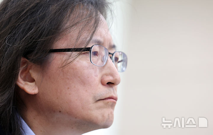 [서울=뉴시스] 최진석 기자 = 주병기 공정거래위원장이 12일 여의도 국회에서 열린 정무위원회의 공정거래위원회 등에 대한 국정감사에 출석해 생각에 잠겨 있다. 2026.10.12. myjs@newsis.com