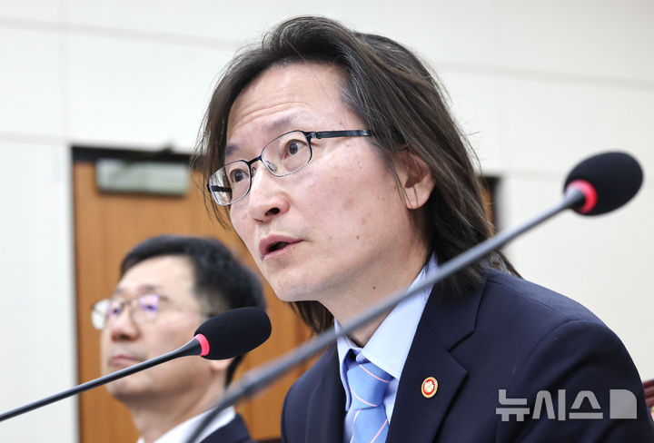 [서울=뉴시스] 최진석 기자 = 주병기 공정거래위원장이 12일 여의도 국회에서 열린 정무위원회의 공정거래위원회 등에 대한 국정감사에 출석해 의원 질의에 답변하고 있다. 2026.10.12. myjs@newsis.com