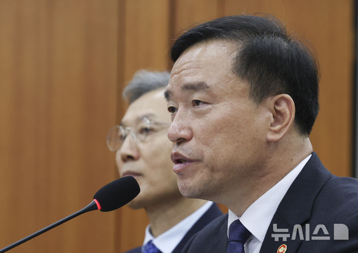 [서울=뉴시스] 김근수 기자 = 김종철 방송미디어통신위원회(방미통위) 위원장이 12일 오전 서울 여의도 국회에서 열린 과학기술정보통신위원회 국정감사에서 발언하고 있다. 2026.10.12. ks@newsis.com