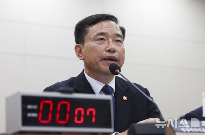 [서울=뉴시스] 김근수 기자 = 김종철 방송미디어통신위원회(방미통위) 위원장이 12일 오전 서울 여의도 국회에서 열린 과학기술정보통신위원회 국정감사에서 발언하고 있다. 2026.10.12. ks@newsis.com
