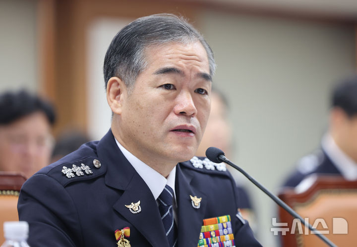 [서울=뉴시스] 김금보 기자 = 김종철 경찰청장 직무대행이 12일 서울 서대문구 경찰청에서 열린 국회 행정안전위원회의 경찰청에 대한 국정감사에서 의원 질의에 답변을 하고 있다. 2026.10.12. kgb@newsis.com