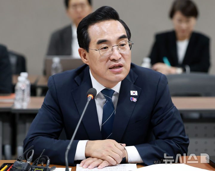 [서울=뉴시스] 이영환 기자 = 박홍근 기획예산처 장관이 12일 오후 서울 중구 중앙서민금융통합지원센터에서 열린 서민금융 현장 간담회에 참석해 발언을 하고 있다. 2026.10.12. 20hwan@newsis.com