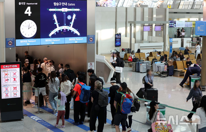 [서울=뉴시스] 인천국제공항 출국장 전경. 2026.10.12. (사진은 기사 내용과 관련 없음)