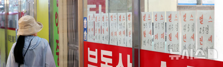 10·15대책 1년…한강벨트 거래 반토막, 외곽은 급증