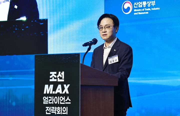 [서울=뉴시스] 김정관 산업통상부 장관이 12일 전남광주 호텔 현대바이라한 목포에서 열린 '조선 M.AX 얼라이언스 전략회의'에서 개회사를 하고 있다. (사진=산업부 제공) 2026.10.12. photo@newsis.com *재판매 및 DB 금지
