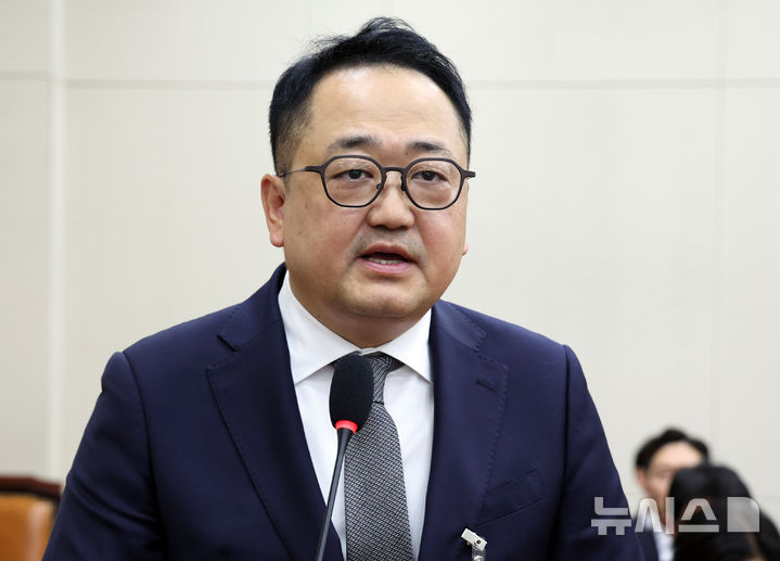 [서울=뉴시스] 최진석 기자 = 김용석 우아한형제들 부사장이 12일 여의도 국회에서 열린 정무위원회의 공정거래위원회 등에 대한 국정감사에 출석해 의원 질의에 답변하고 있다. 2026.10.12. myjs@newsis.com