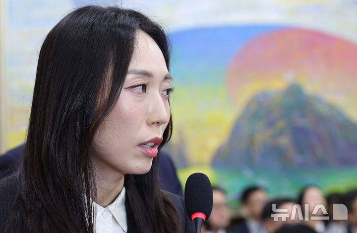 [서울=뉴시스] 최진석 기자 = 주성원 쿠팡 총괄부사장이 12일 여의도 국회에서 열린 정무위원회의 공정거래위원회 등에 대한 국정감사에 출석해 의원 질의에 답변하고 있다. 2026.10.12. myjs@newsis.com