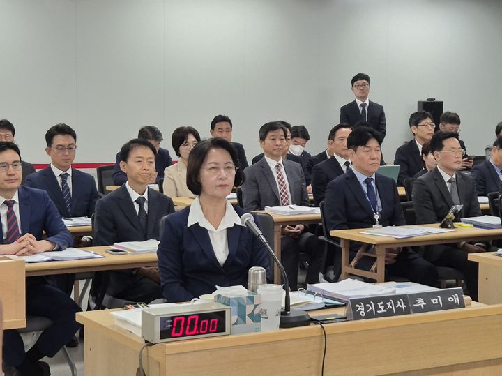 [수원=뉴시스] 이병희 기자 = 추미애 경기도지사가 13일 경기도청에서 열린 국회 행정안전위원회 국정감사에 참석하고 있다. 2026.10.13. iambh@newsis.com *재판매 및 DB 금지