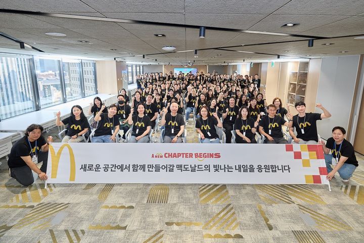 12일 한국맥도날드가 서울 중구 태평로 소재 부영태평빌딩으로 본사를 확장 이전하고 기념식을 진행했다. (사진=한국맥도날드 제공) *재판매 및 DB 금지