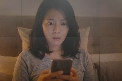 [서울=뉴시스] 30대 여성 A씨가 SNS를 통해 다른 여성 B씨의 이별 글을 발견했다. 게시물에는 A씨가 전 애인에게 받은 것과 똑같은 커플 이니셜이 세겨진 가죽 열쇠고리 사진이 담겨 있었다. (사진=유튜브 '사건반장' 화면 캡쳐) 2026.10.13.