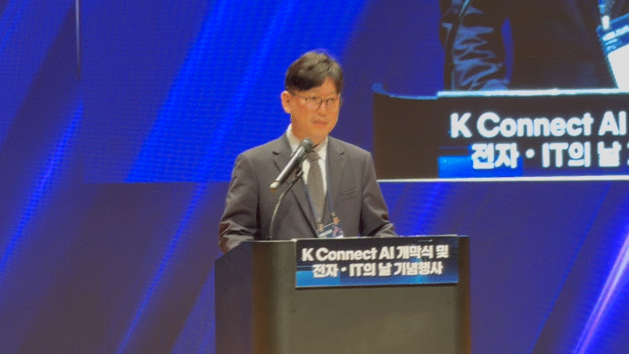 [현장] 용석우 삼성전자 사장 "전자·반도체·로봇, AI로 연결...산업 혁... - 뉴스 썸네일 이미지