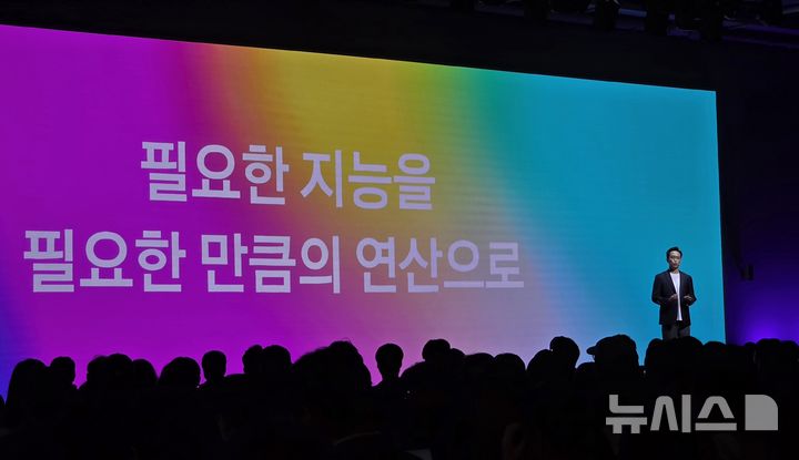 [용인=뉴시스]오동현 기자 = 카카오는 13일 경기도 용인시 카카오 AI 캠퍼스에서 열린 연례 개발자 행사 '이프카카오(if(kakao)26)'를 통해 카카오의 AI 모델 '카나나'를 공개했다. odong85@newsis.com