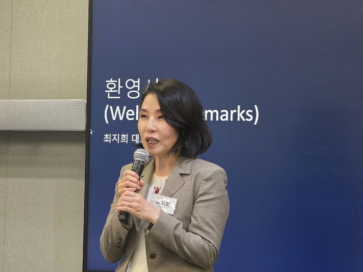 [서울=뉴시스] 박은비 기자 = 시스코코리아가 13일 서울 강남구 시스코코리아 오피스에서 'AI 시대의 사이버보안 미디어 라운드테이블을 개최했다. 사진은 최지희 시스코코리아 대표가 발언하는 모습. 2026.10.13. photo@newsis.com *재판매 및 DB 금지