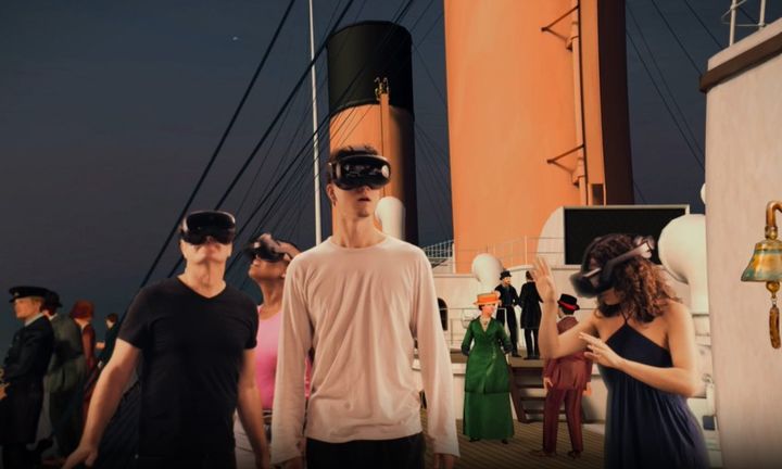 타이타닉: 100년의 침묵을 깨우다, VR 공간 속 타이타닉호 갑판에 선 관람객 연출 이미지 *재판매 및 DB 금지