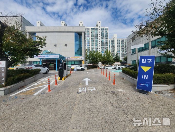 [전주=뉴시스] 전주 덕진구청 입구 모습. *재판매 및 DB 금지