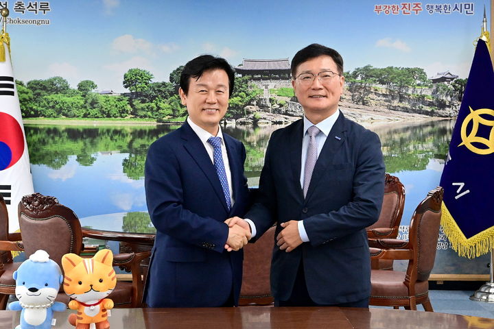 [진주=뉴시스]조규일 진주시장, 한국남동발전 사장 만나 지역현안 논의.(사진=진주시 제공).2026.10.13.photo@newsis.com *재판매 및 DB 금지