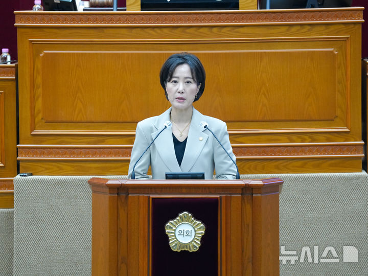 [안양=뉴시스] 5분 발언을 진행하는 김유미 의원. (사진=안양시 의회 제공).