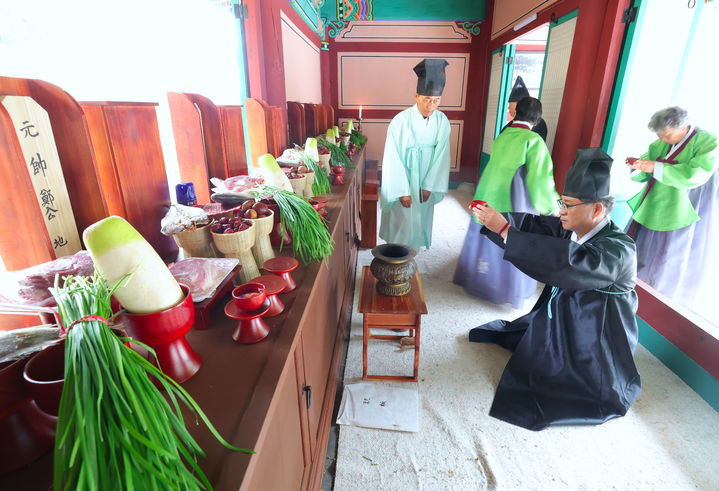 [함양=뉴시스] 사근산성 순국선열 추모제향. (사진=함양군 제공) 2026.10.13. photo@newsis.com *재판매 및 DB 금지