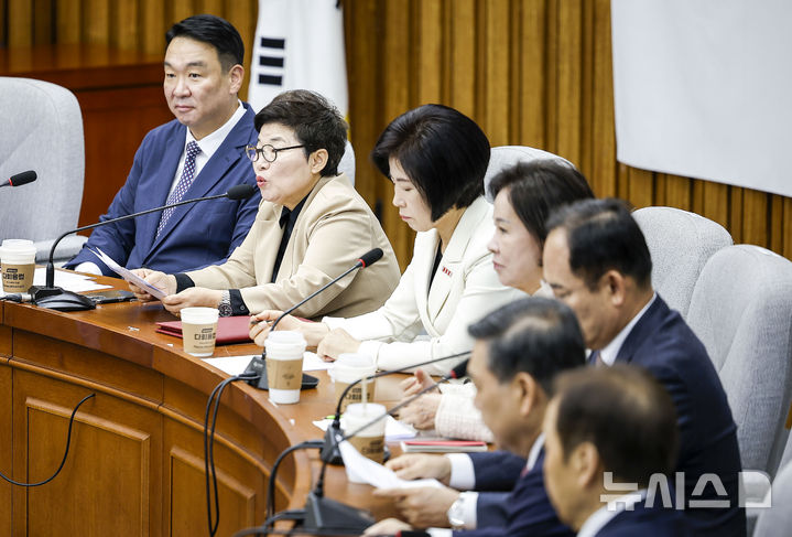[서울=뉴시스] 정병혁 기자 = 임이자 국민의힘 정책위의장이 13일 서울 여의도 국회에서 열린 국정감사 대책회의에서 발언하고 있다. 2026.10.13. jhope@newsis.com