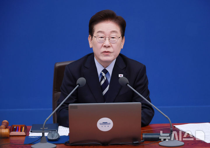 [서울=뉴시스] 김진아 기자 = 이재명 대통령이 13일 청와대에서 열린 국무회의에서 발언하고 있다. (청와대통신사진기자단) 2026.10.13. bluesoda@newsis.com