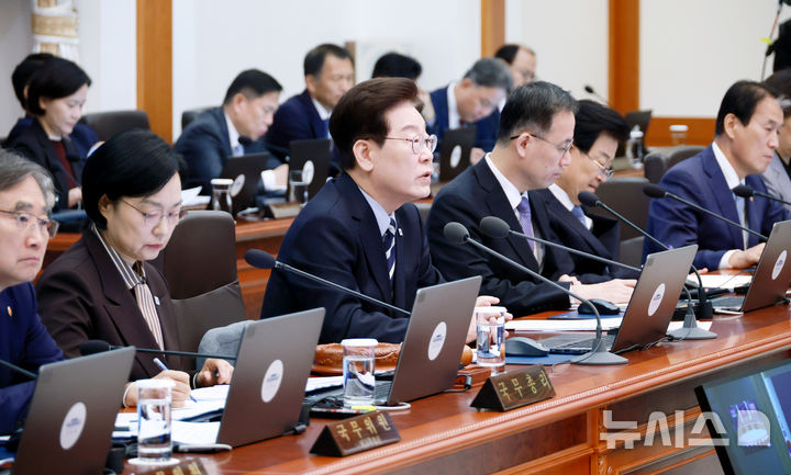 [서울=뉴시스] 김진아 기자 = 이재명 대통령이 13일 청와대에서 열린 국무회의에서 발언하고 있다. (청와대통신사진기자단) 2026.10.13. bluesoda@newsis.com