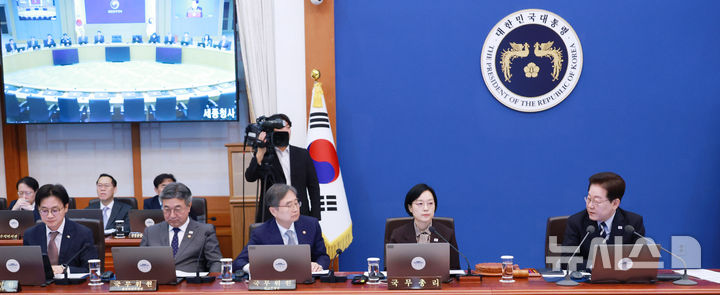 [서울=뉴시스] 김진아 기자 = 이재명 대통령이 13일 청와대에서 열린 국무회의에서 발언하고 있다. (청와대통신사진기자단) 2026.10.13. bluesoda@newsis.com