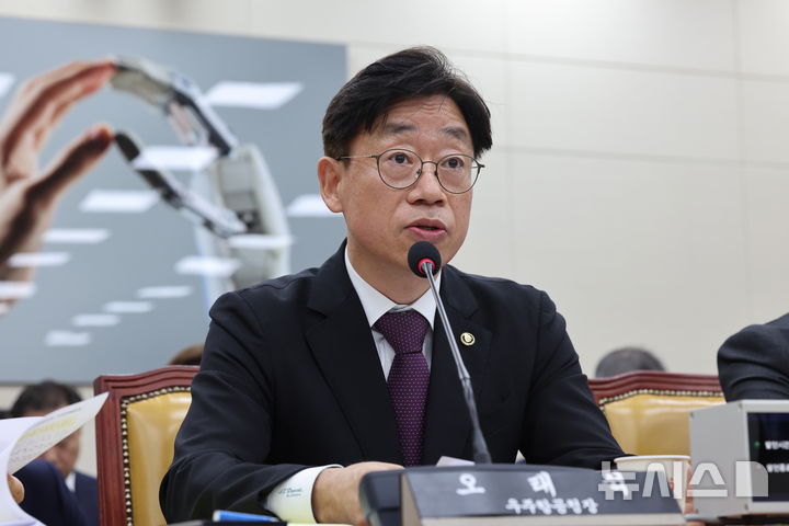 [서울=뉴시스] 최진석 기자 = 오태석 우주항공청장이 13일 여의도 국회에서 열린 과학기술정보방송통신위원회의 원안위 등에 대한 국정감사에 출석해 의원 질의에 답변하고 있다. 2026.10.13. myjs@newsis.com