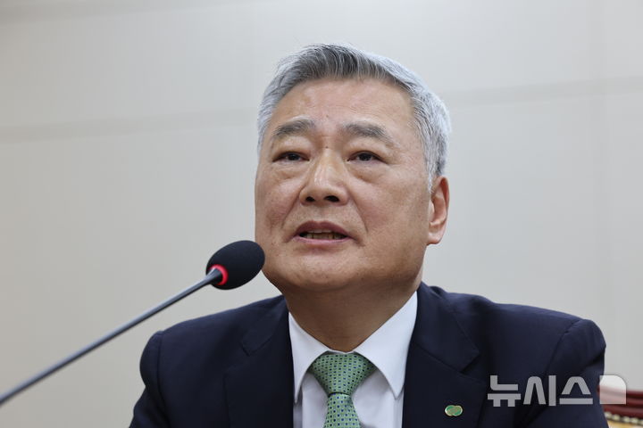 [서울=뉴시스] 최진석 기자 = 김회천 한국수력원자력 사장이 13일 여의도 국회에서 열린 과학기술정보방송통신위원회의 원안위 등에 대한 국정감사에 출석해 의원 질의에 답변하고 있다. 2026.10.13. myjs@newsis.com 