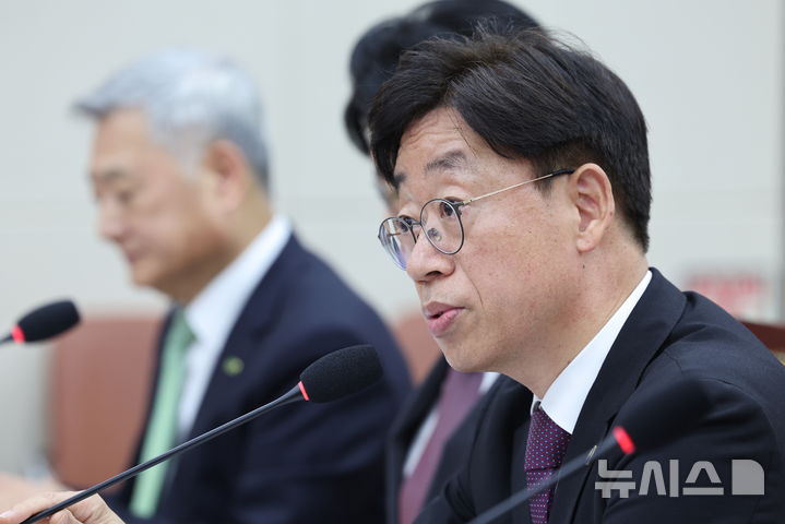 [서울=뉴시스] 최진석 기자 = 오태석 우주항공청장이 13일 여의도 국회에서 열린 과학기술정보방송통신위원회의 원안위 등에 대한 국정감사에 출석해 의원 질의에 답변하고 있다. 2026.10.13. myjs@newsis.com