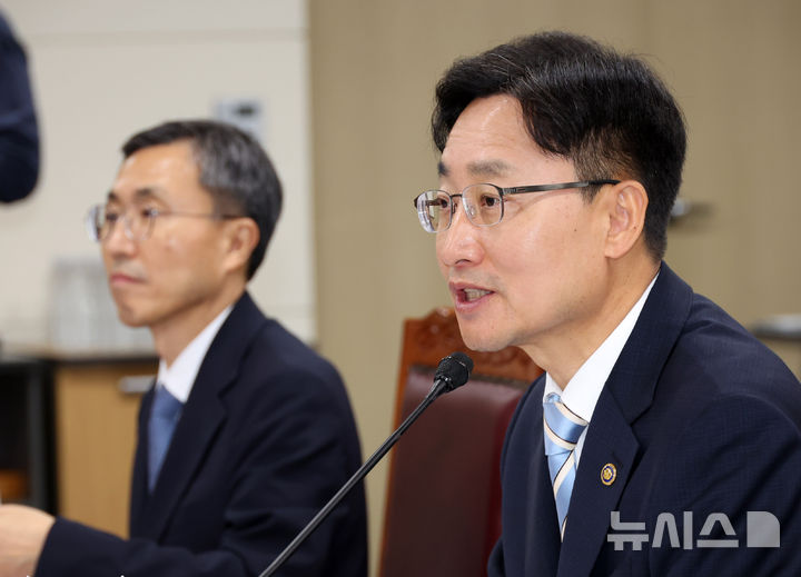 [세종=뉴시스] 배훈식 기자 = 임광현 국세청장이 13일 오전 세종시 정부세종2청사에서 열린 국회 재정경제기획위원회 국정감사에서 질의에 답변하고 있다. 2026.10.13. dahora83@newsis.com