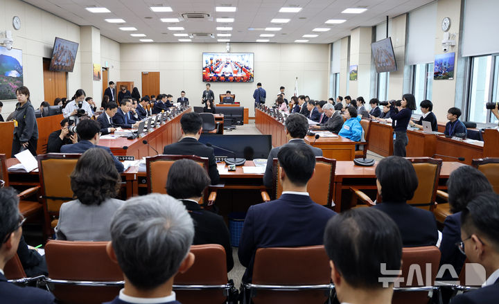 [서울=뉴시스] 최진석 기자 = 13일 여의도 국회에서 기후에너지환경노동위원회의 고용노동부 국정감사가 열리고 있다. 2026.10.13. myjs@newsis.com