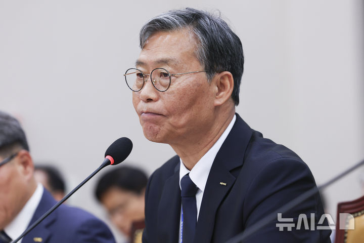 [서울=뉴시스] 김근수 기자 = 김태승 한국철도공사 사장이 13일 오전 서울 여의도 국회에서 열린 국토교통위원회 국정감사에서 질의에 답하고 있다. 2026.10.13. ks@newsis.com
