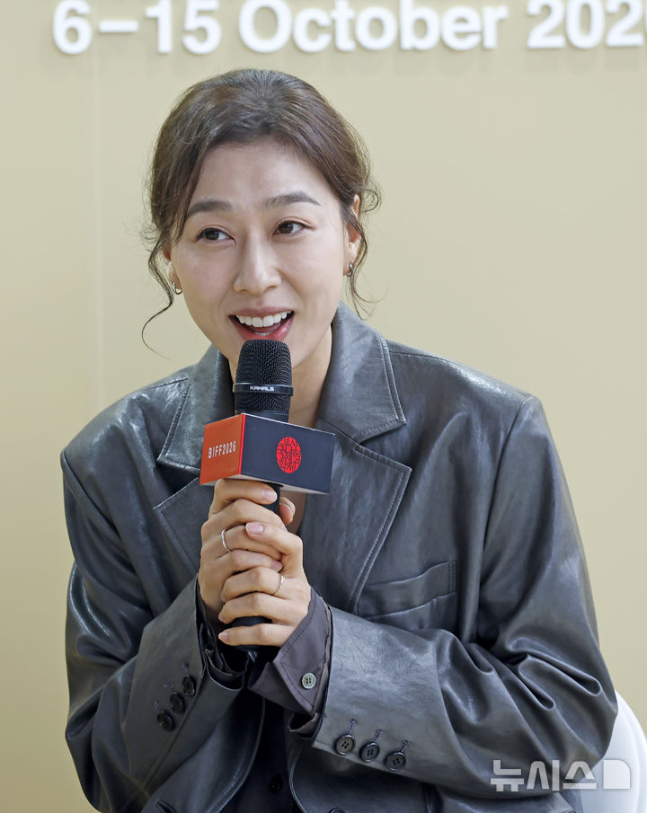 부국제 아주담담 참석한 배우 박지연